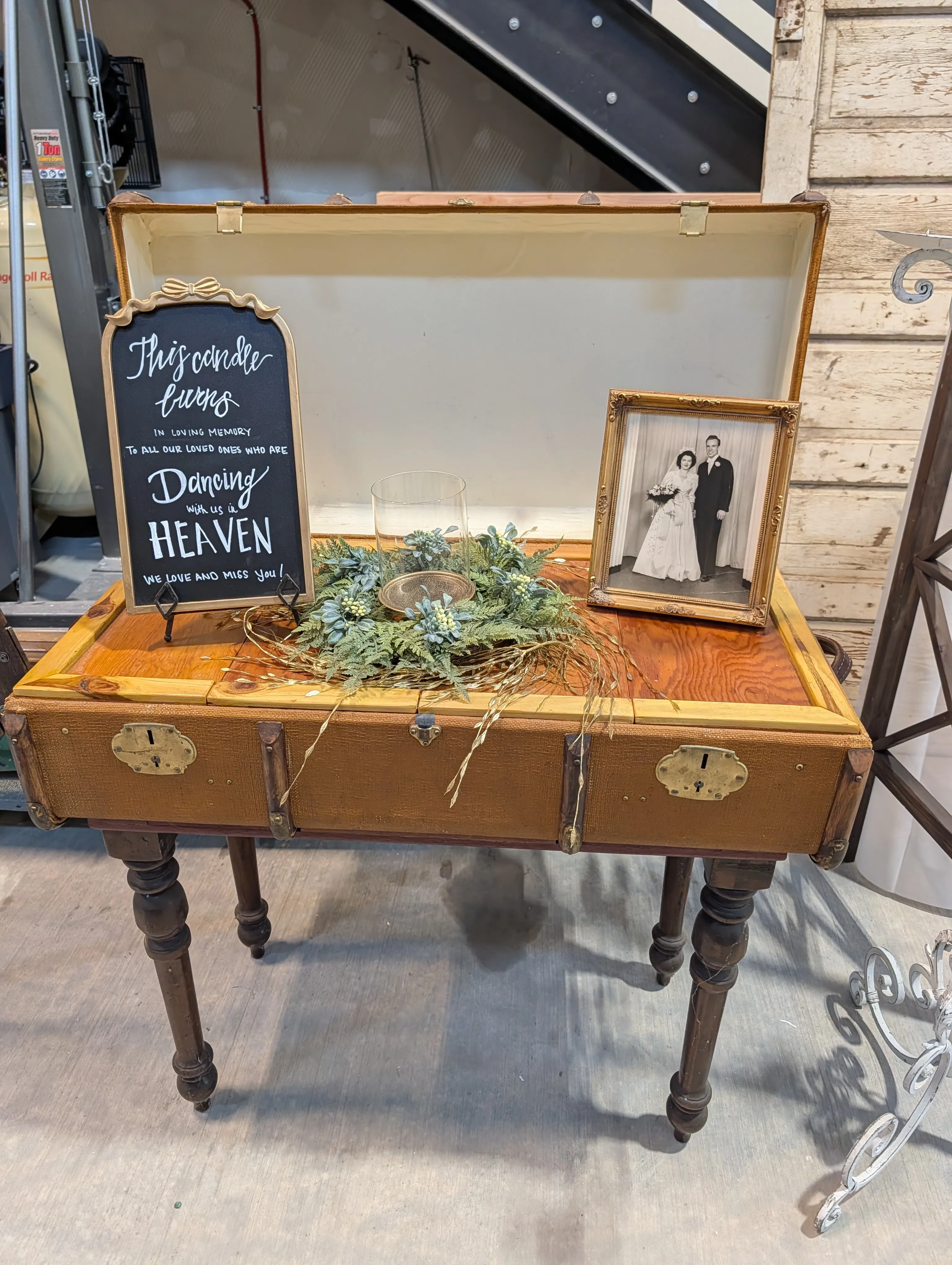 TABLE - VINTAGE SUITCASE TABLE 