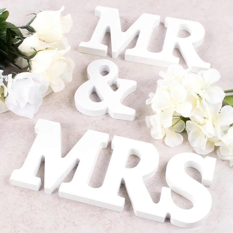 SIGN - WOODEN MR & MRS WHITE TABLE TOP SIGN
