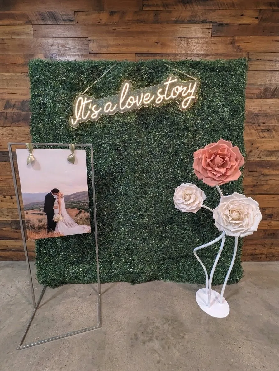 BACKDROP - GRASS WALL BACKDROP W/ METAL STAND - NEON SIGN SEPARATE RENTAL
