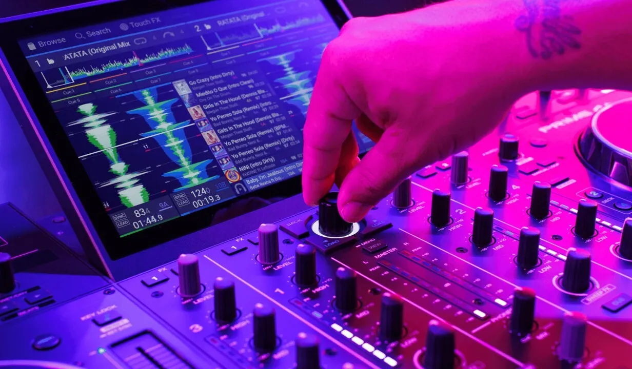 DJ Mixers & Controllers