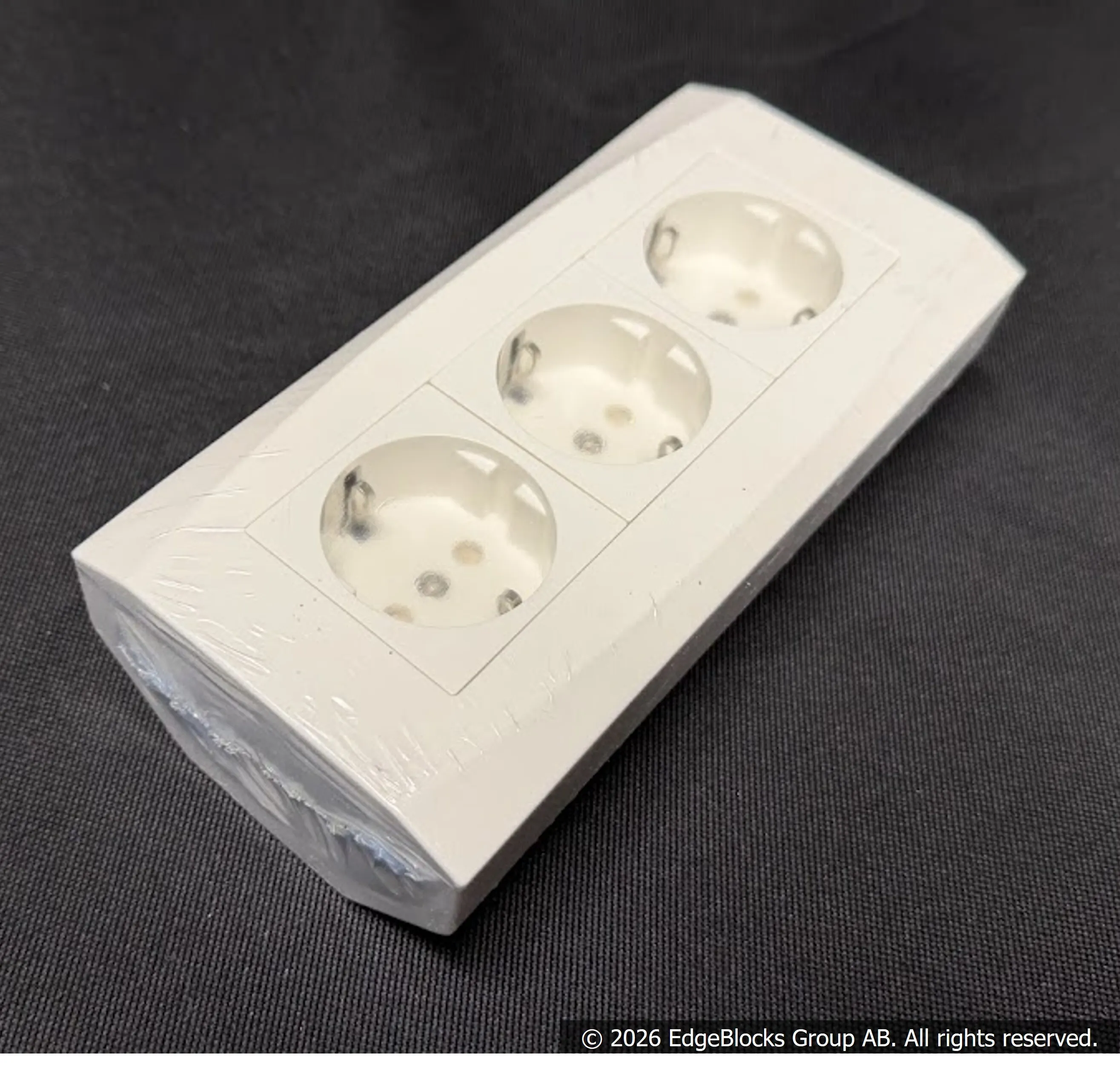 Vägguttag hörn jordat 3-vägs