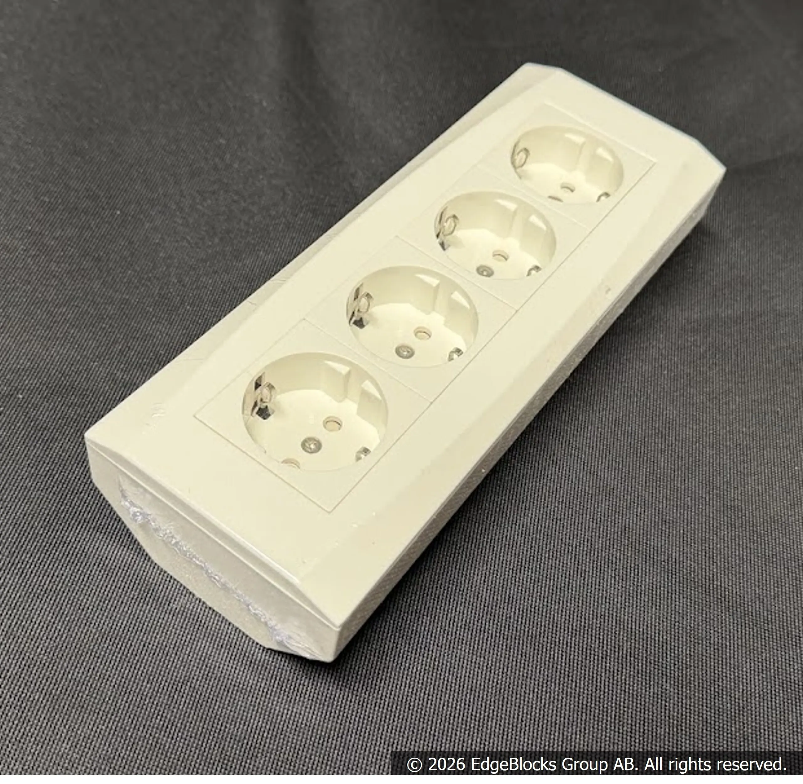 Vägguttag hörn jordat 4-vägs