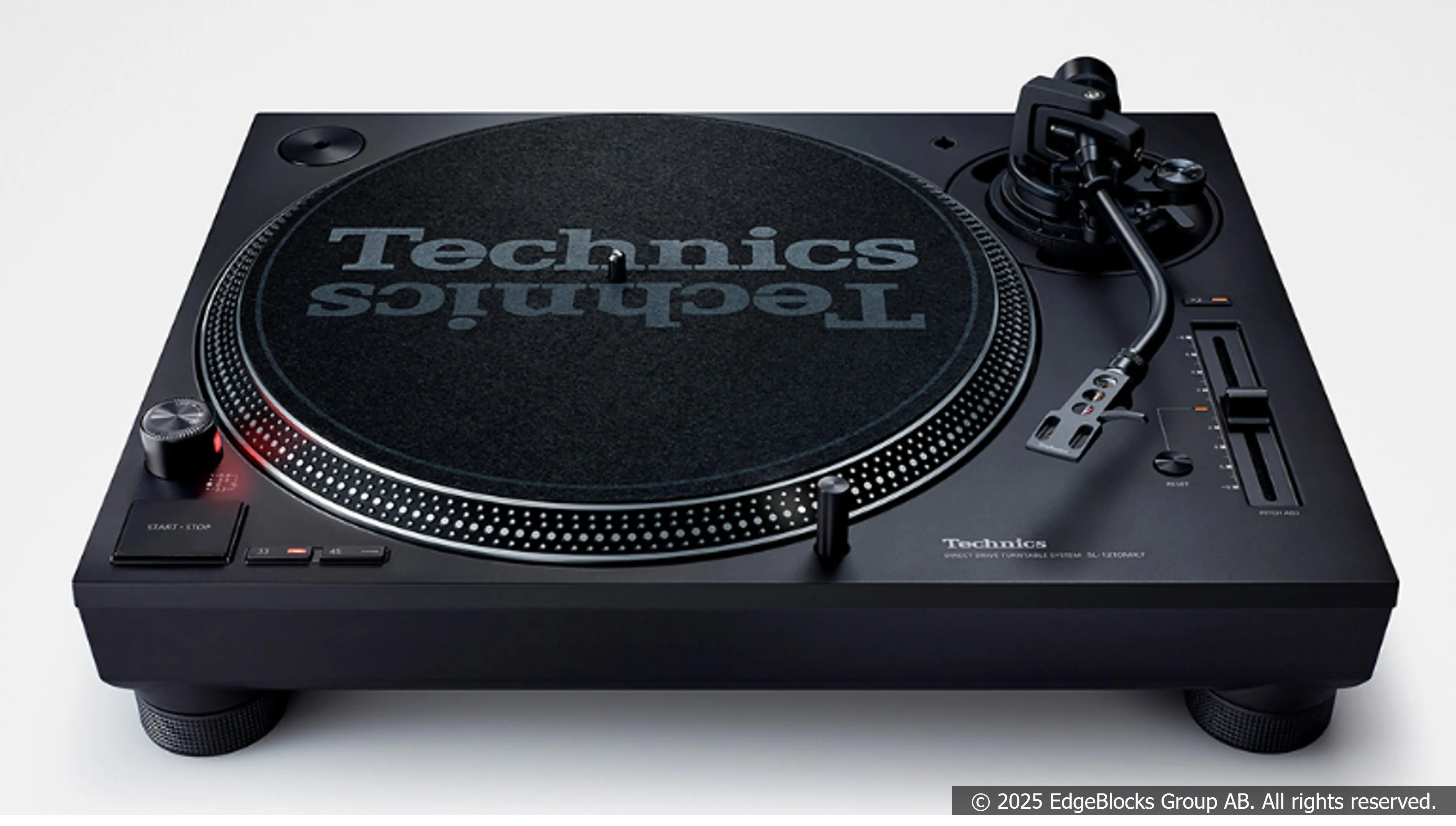 Technics SL-1210 MK7 skivspelare i case
