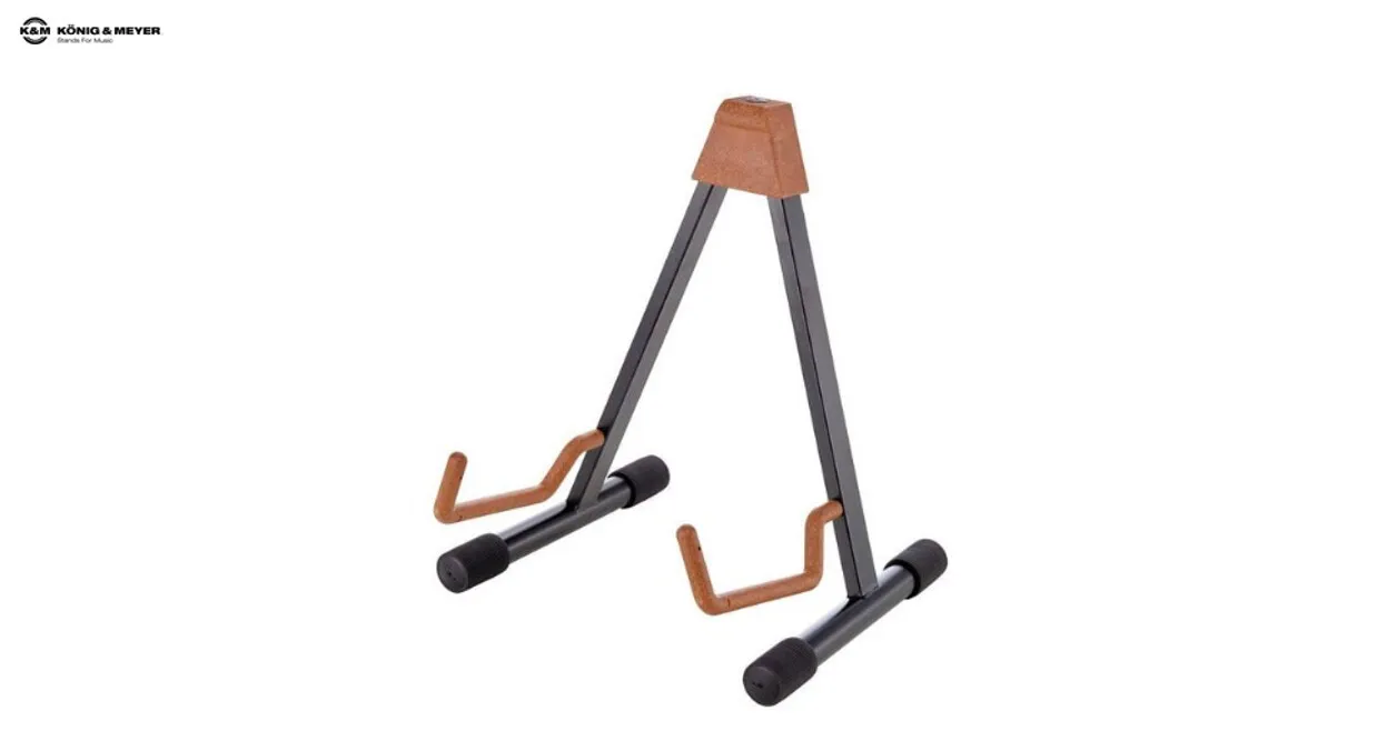 K&M 17541 golvstativ för akustisk gitarr