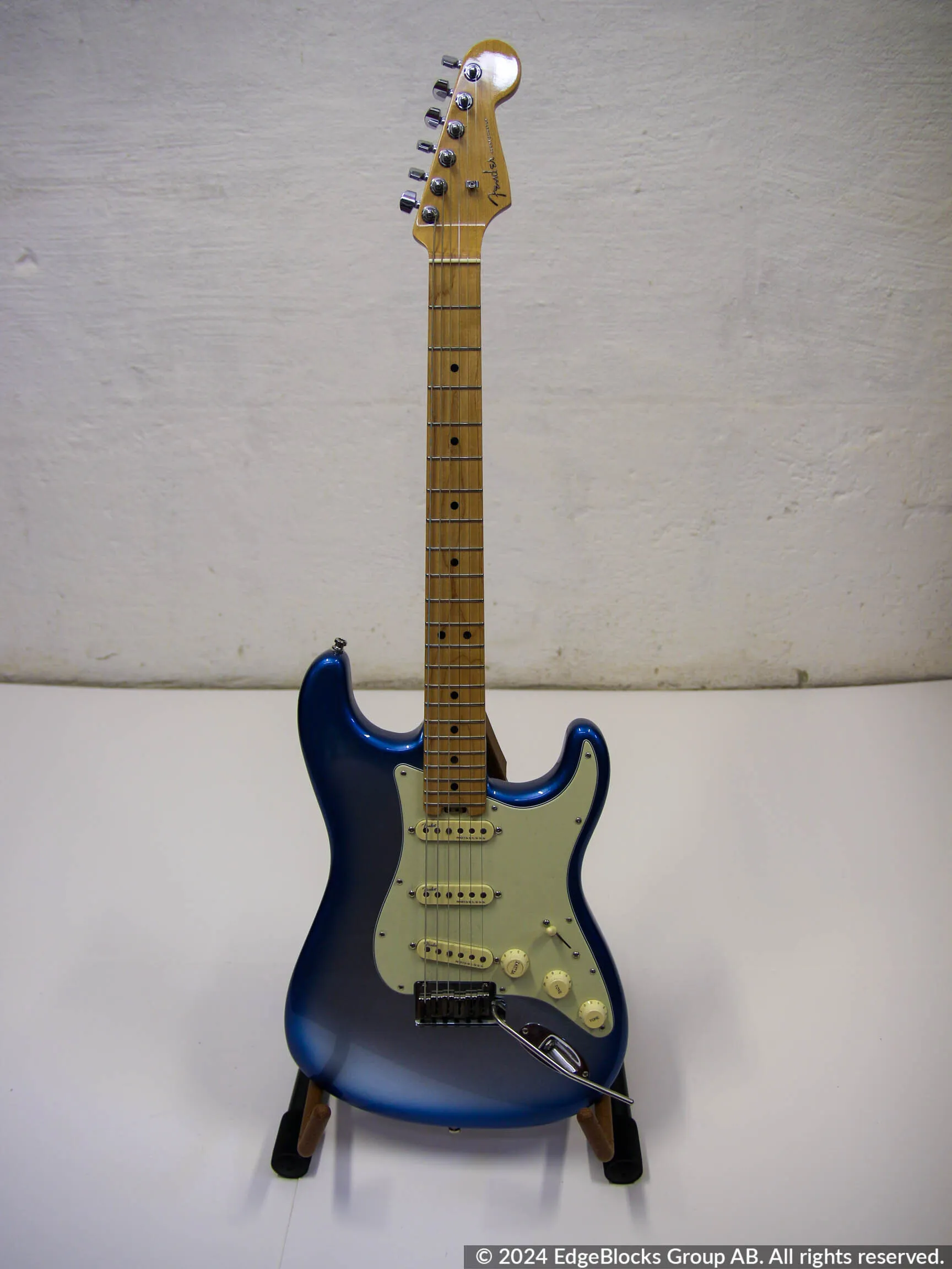 2017 Fender American Elite Stratocaster, Sky Burst Metallic, Lönn