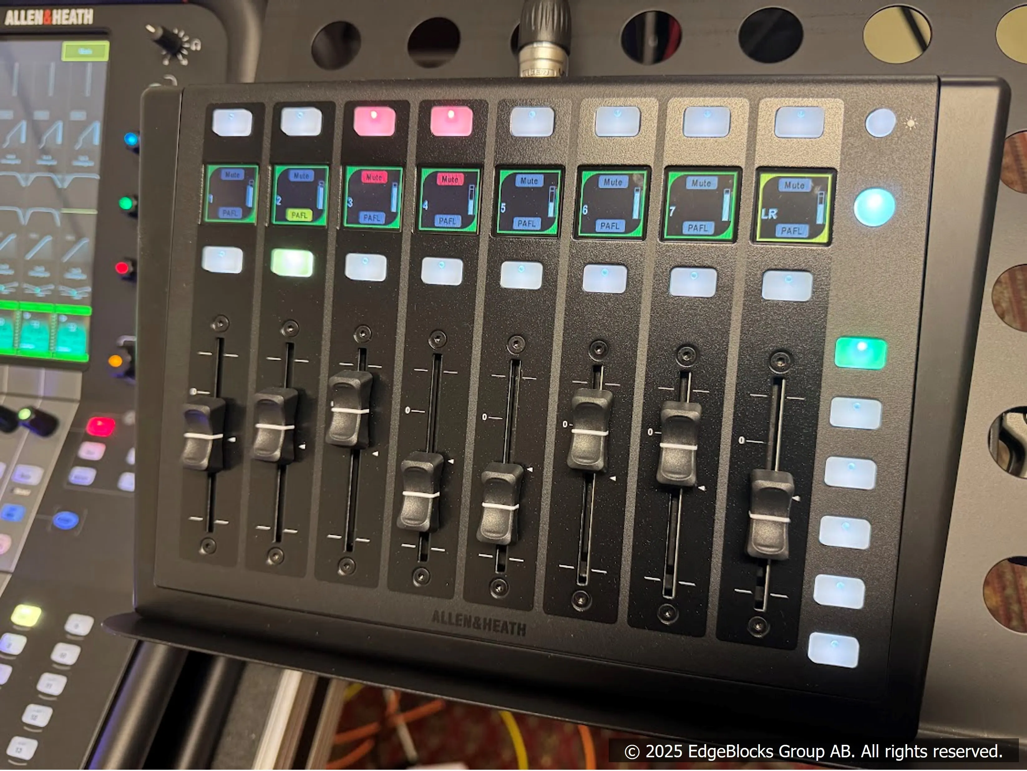 Allen & Heath IP8 remote controller för dLive/Avantis/AHM, 8 motoriserade faders, 6 lager