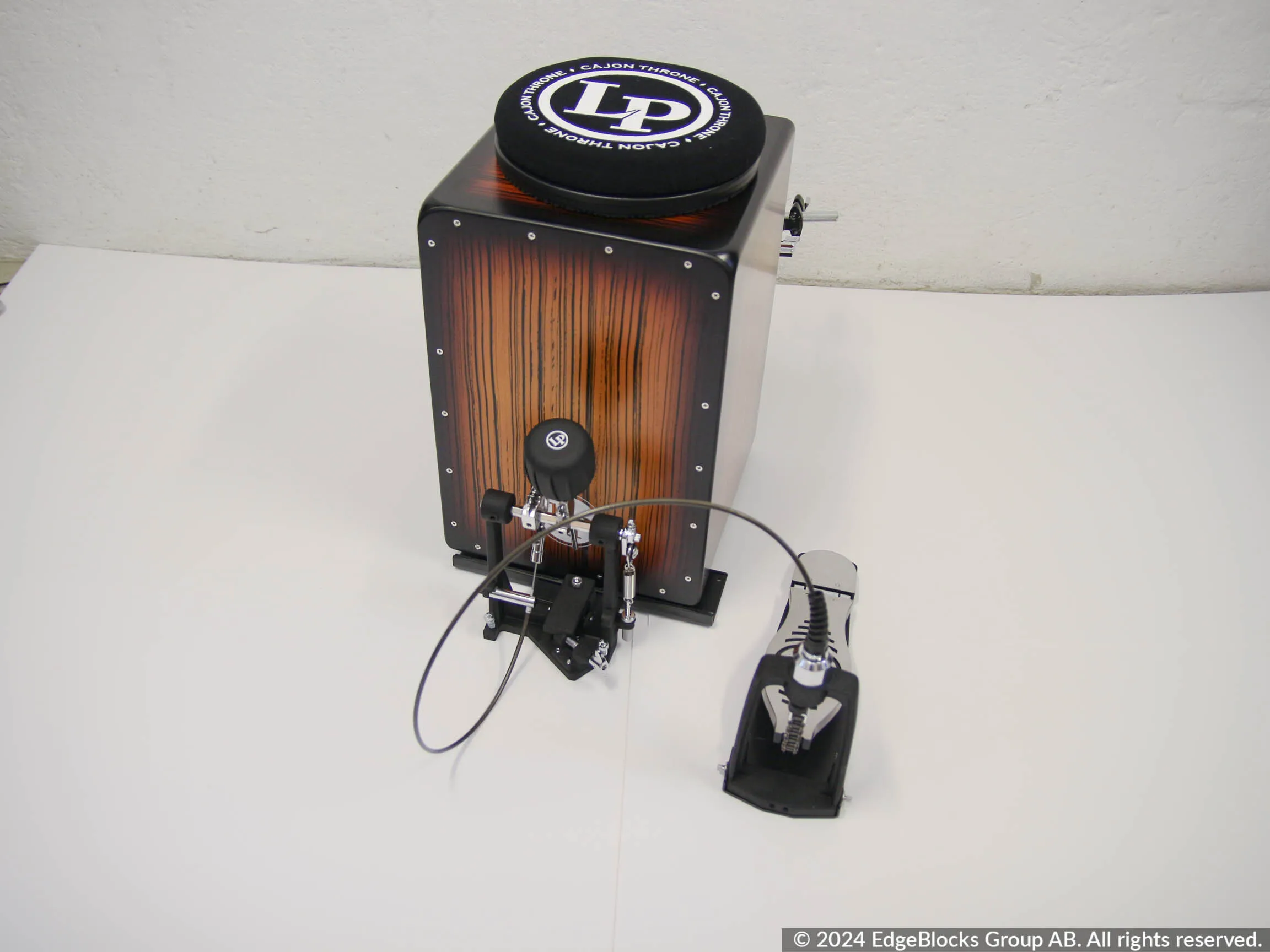 Latin Percussion Cajon set med sits, pedal och mikrofonhållare