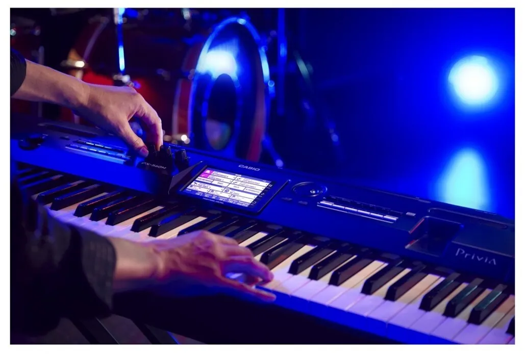 Casio PX-560 M Privia stage piano i Gator hard case