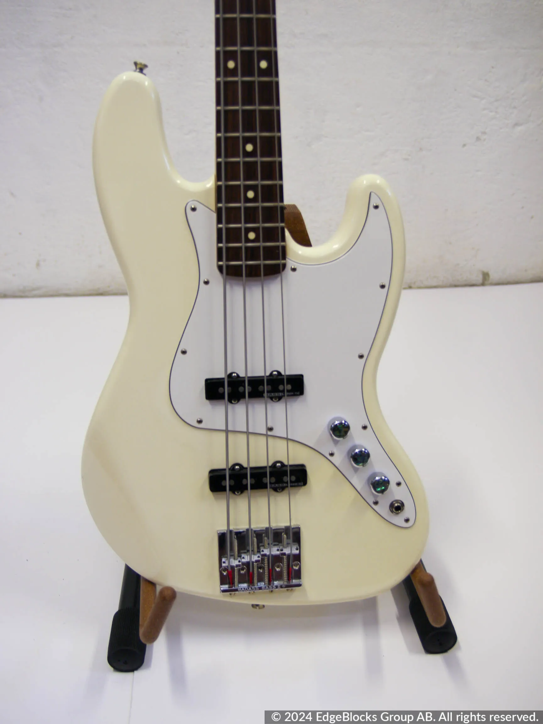 1999 Fender American Traditional Jazz Bass, Arctic White, Rosenträ
