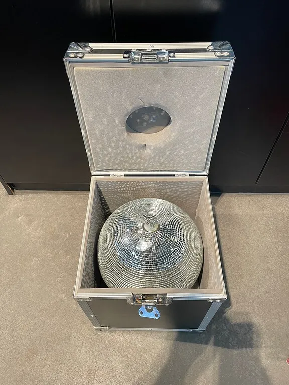 Verhuur: Spiegelbol 30cm incl. motor