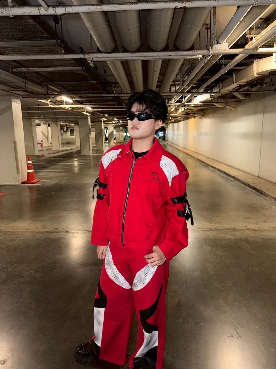 รีวิว (NA9942+NA9941) เสื้อ+กางเกง Dark Red Patchwork Leather Straps Dirty Dyed Denim Jacket+👔 [กางเกง] Dark Red Patchwork Leather Straps Dirty Dyed Denim Pants.
