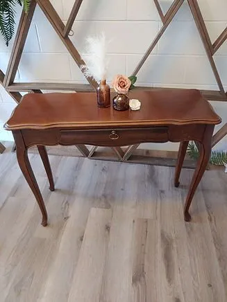 Audrey Table