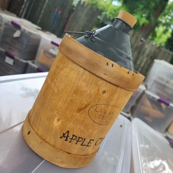 WD68 :: Wooden Apple Cider Bucket with Metal Handle 12"