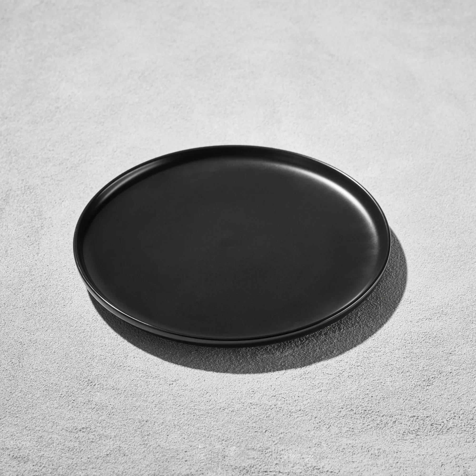 RD122 :: Round Black Dinner Plate 9.25"