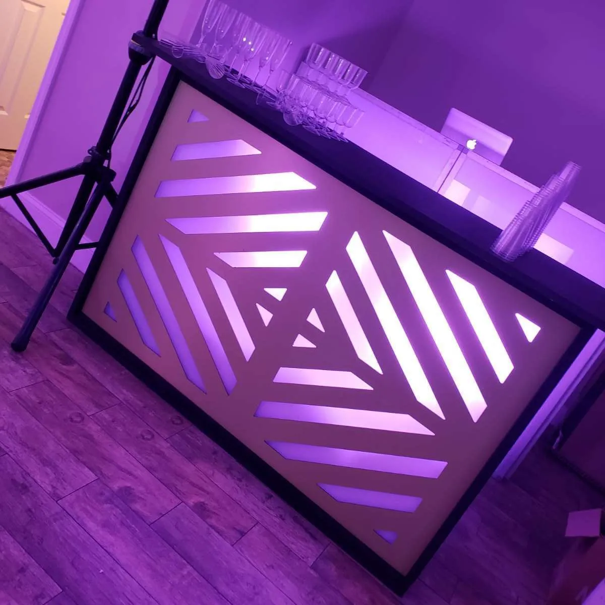 DC20G_LED :: Gold Lucite Screen Bar + LED