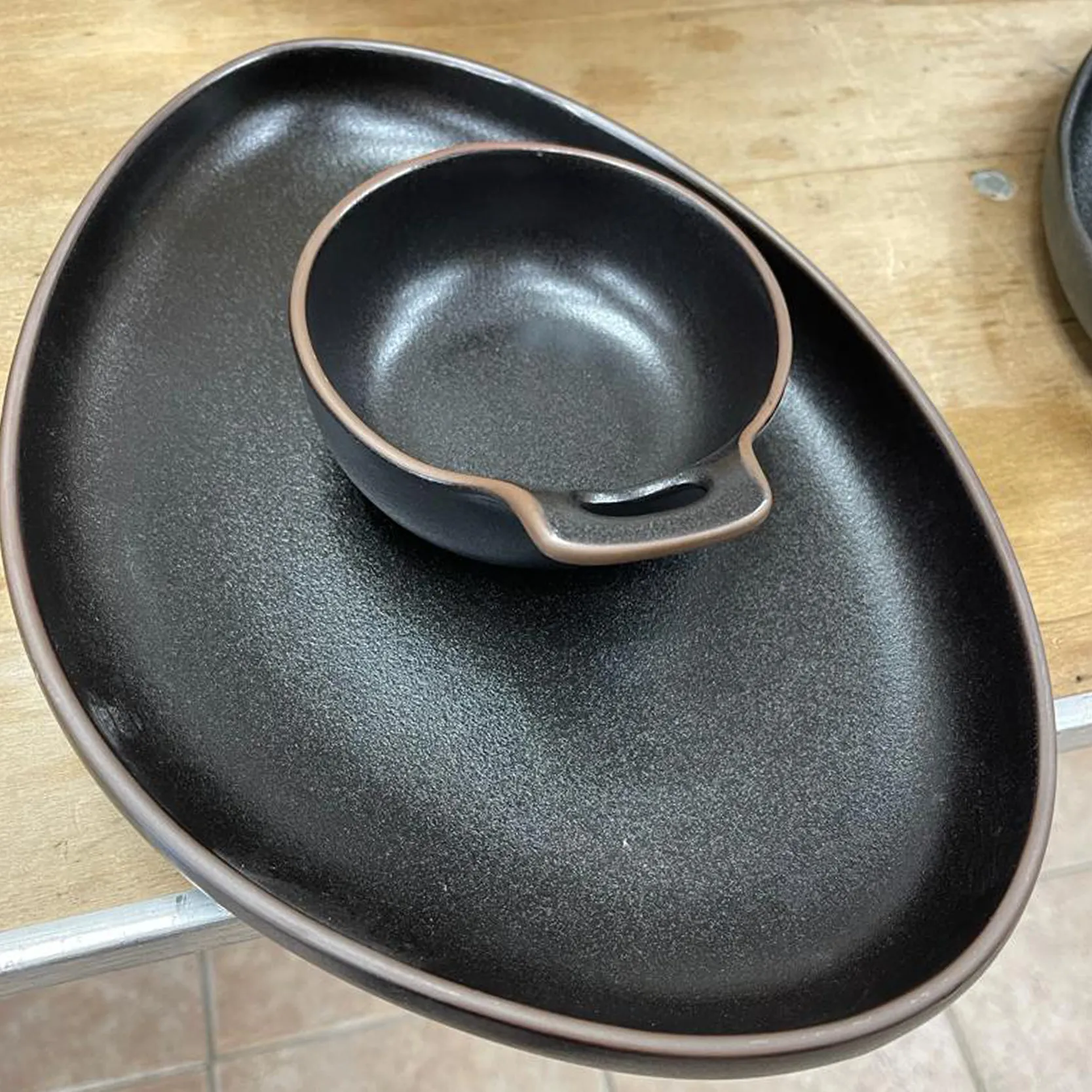 DY28 :: Dairy Black Ceramic Organic Shape Plate (11.5") 