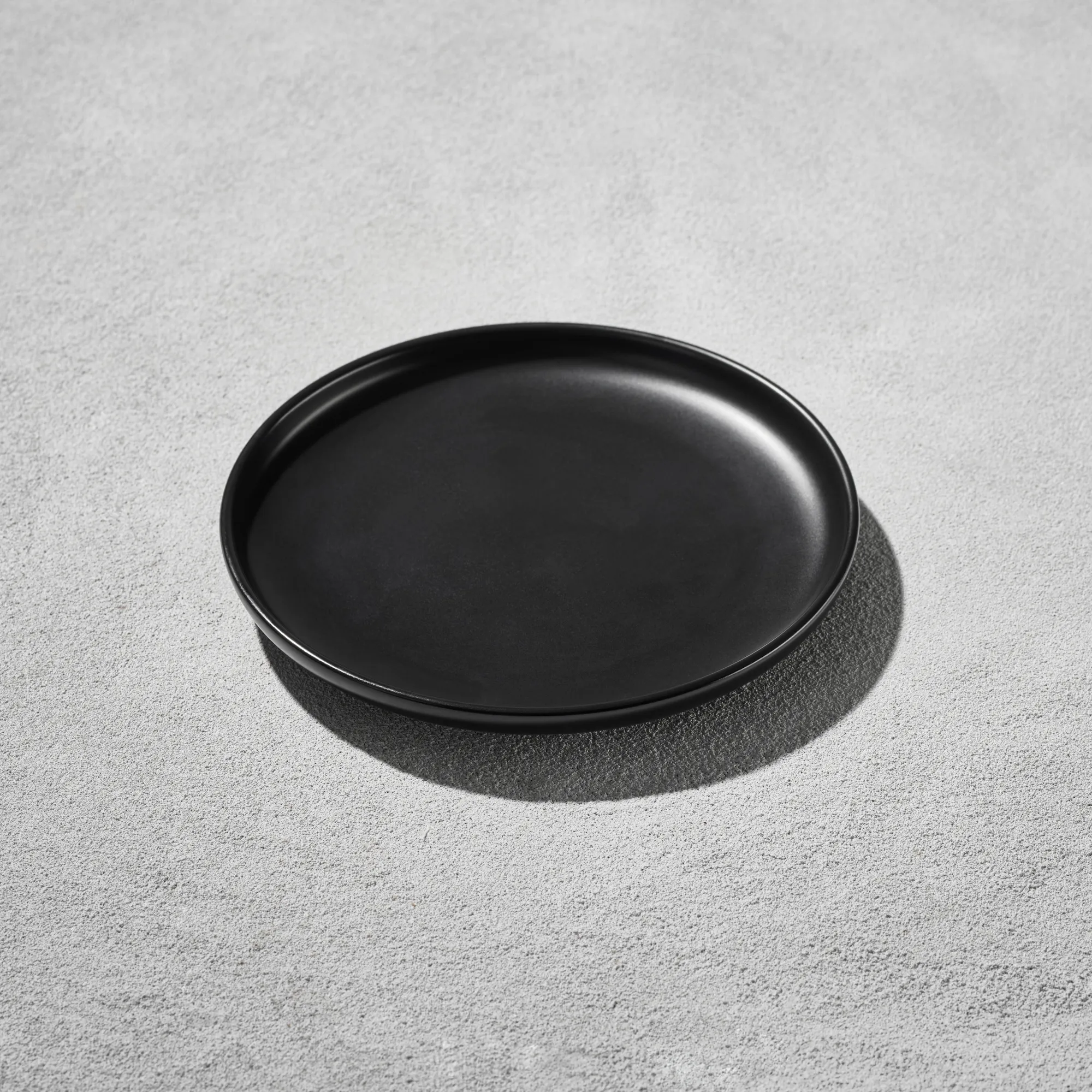 RD121 :: Round Black Appetizer Plate 7.25" 