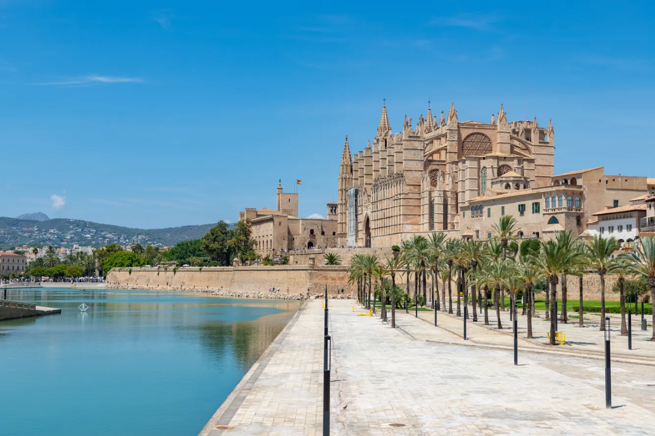 Tour at the Cathedral in Palma de Mallorca with bike from Aguilar Car & Bike Rentals