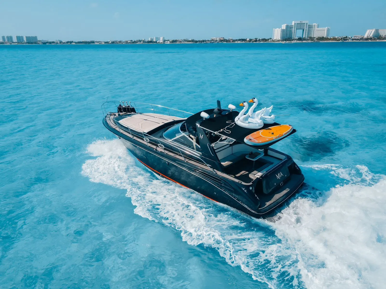 BLACK MIA 44FT YACHT - 15 PAX CANCUN