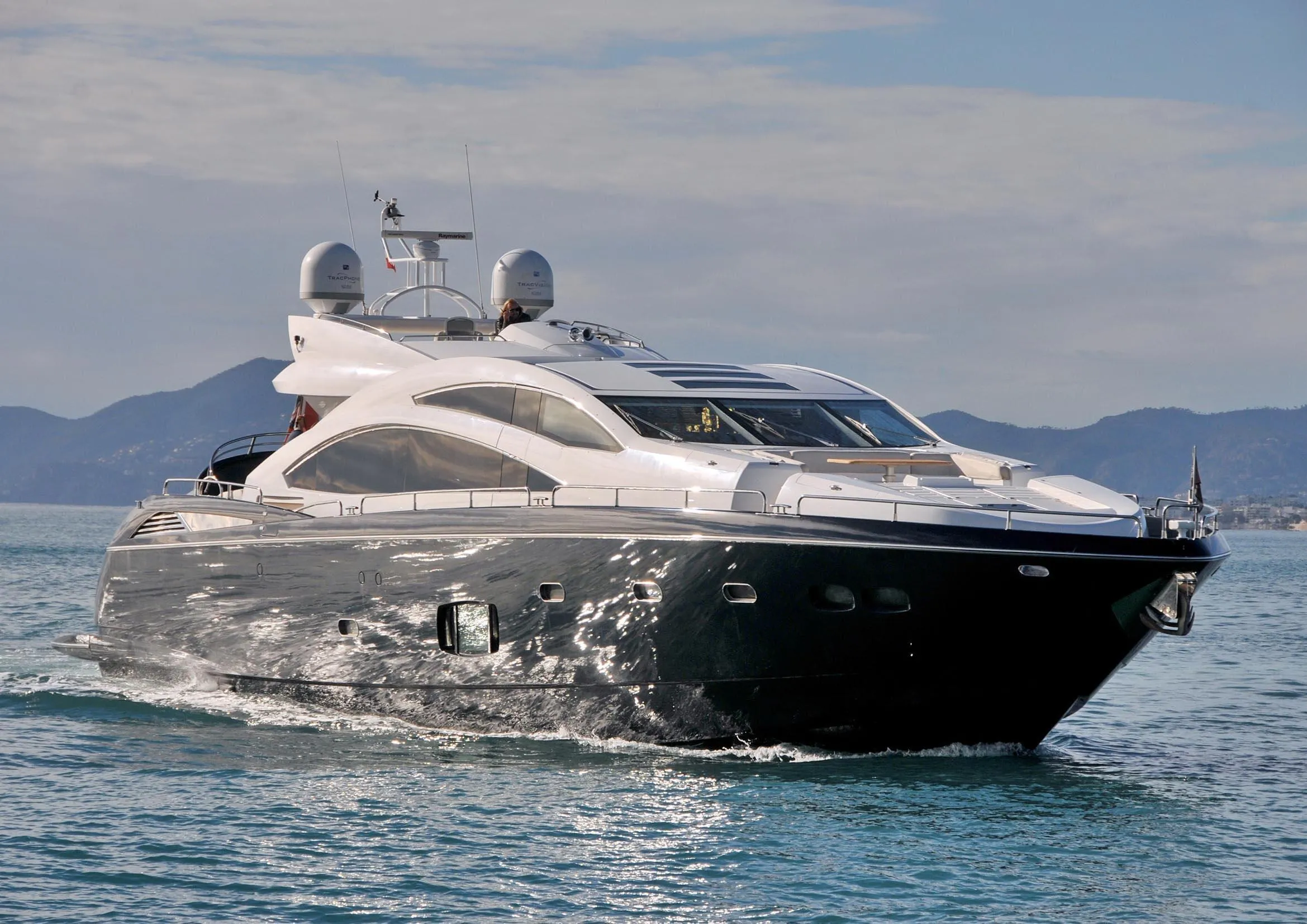 SUNSEEKER PREDATOR 84 FT YACHT - 12 PAX/8 NIGHT IBIZA