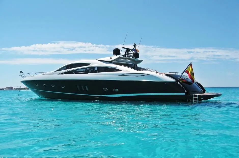 SUNSEEKER PREDATOR 82 YACHT - 12 PAX IBIZA