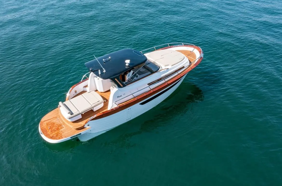 LIBECCIO 11 36 FT MOTORBOAT - 12 PAX NAPOLI