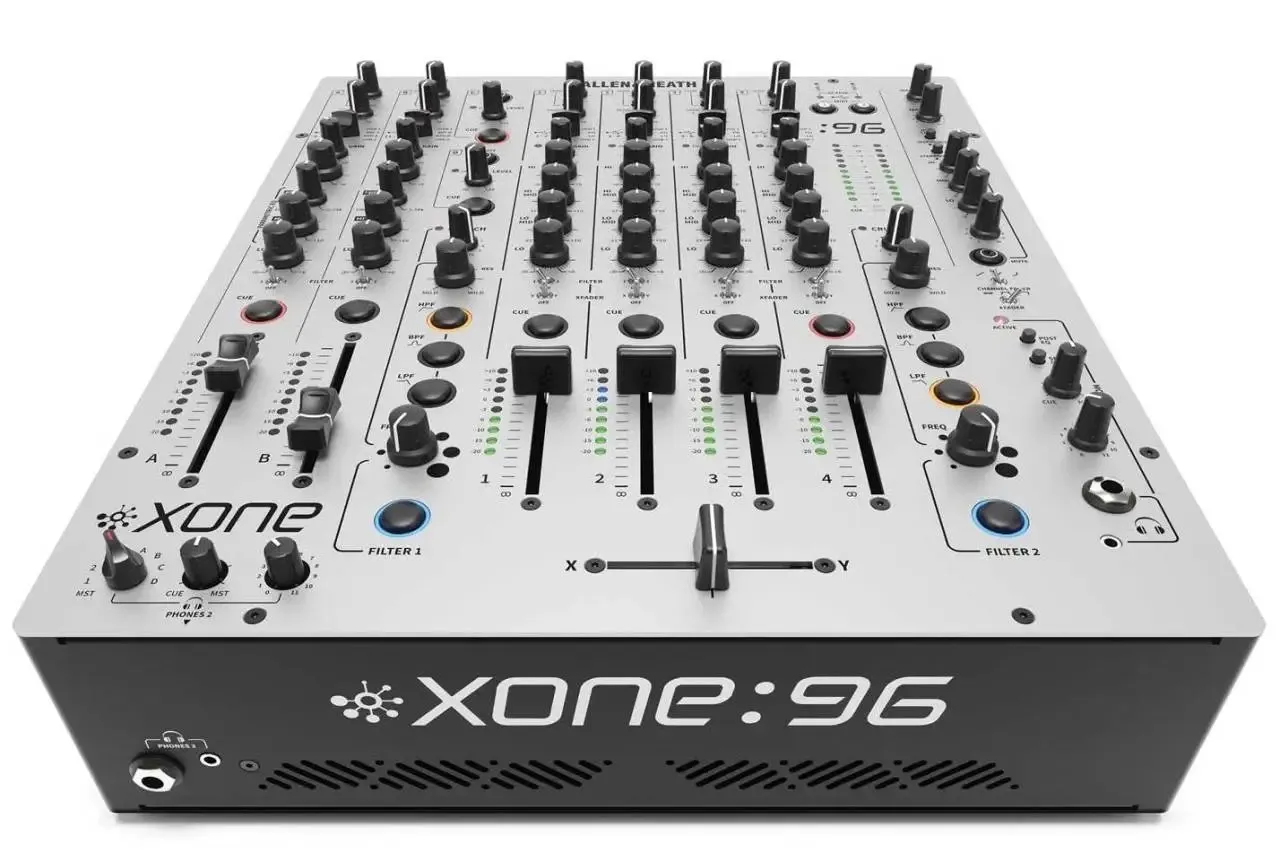 Allen & Heath XONE 96 DJ Mixer mieten Berlin. Analoger 6-Kanal Club-Mixer mit Dual-Soundkarte für Profi-Events.