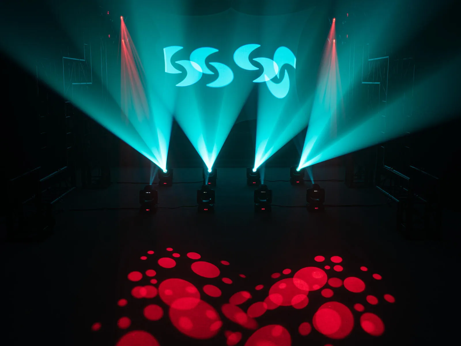 EUROLITE LED TMH-S60 Moving-Head Spot Lichttechnik mieten DJ Equipment in Berlin Verleih