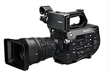 Sony FS7 + Sony FE PZ 18 - 110mm f/4 G OSS Lens