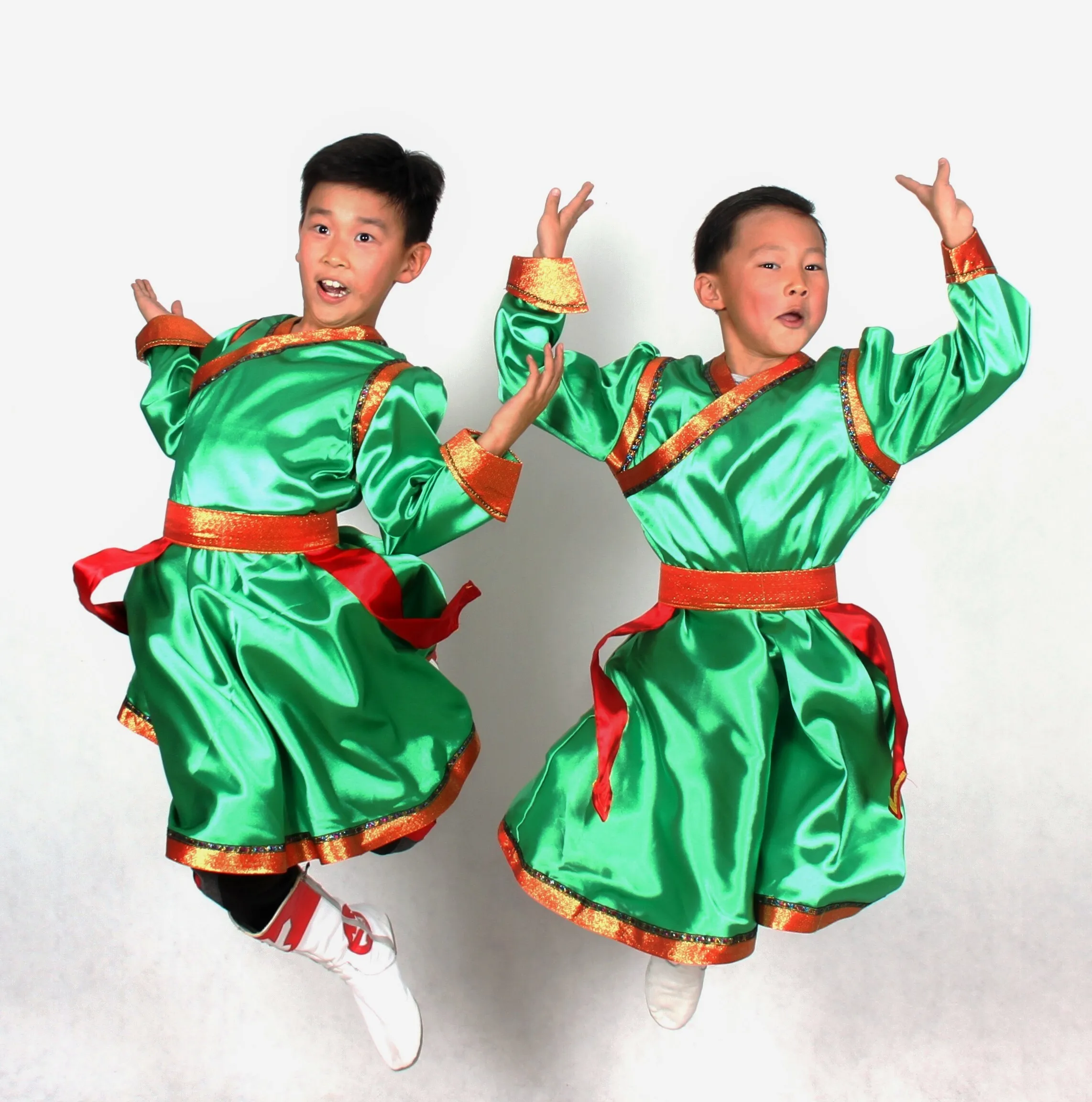 9-03 эрэгтэй хүүхдийн монгол дээл