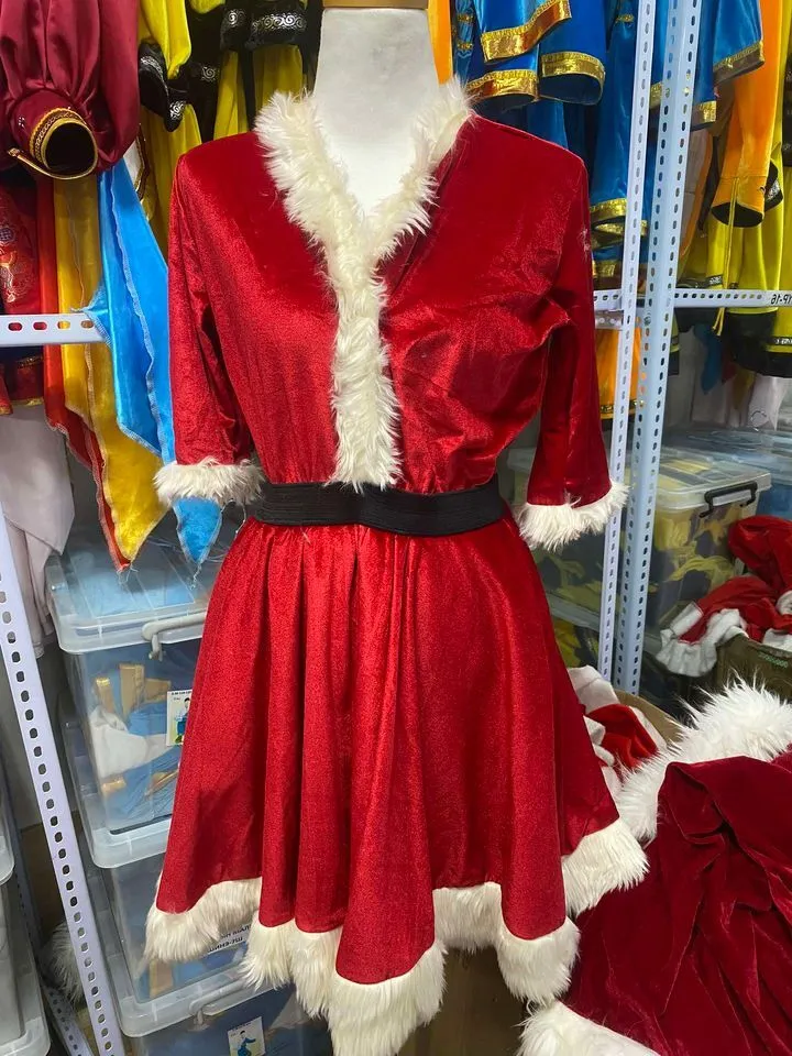 5-3-01 санта охин   хар бүс, богино ханцуйтай