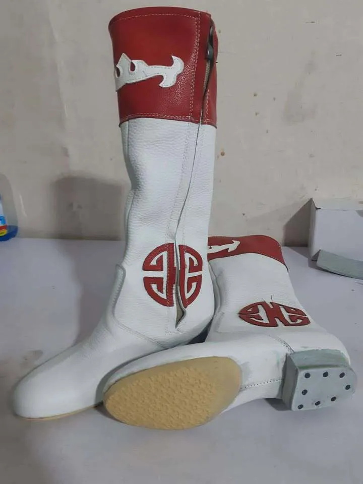 12-4 шинэ цагаан гутал