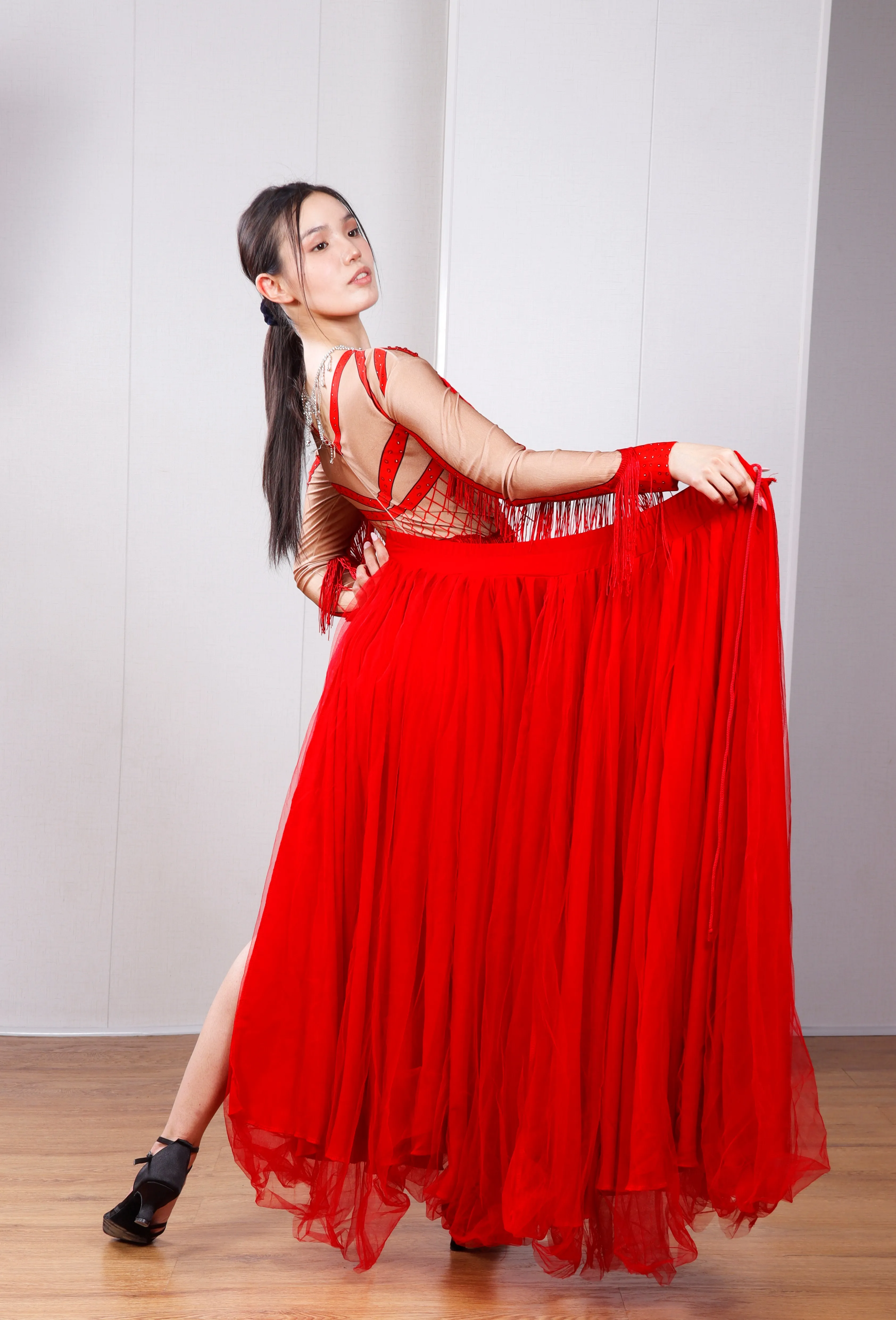 1-20 улаан шинэ салдаг юбка