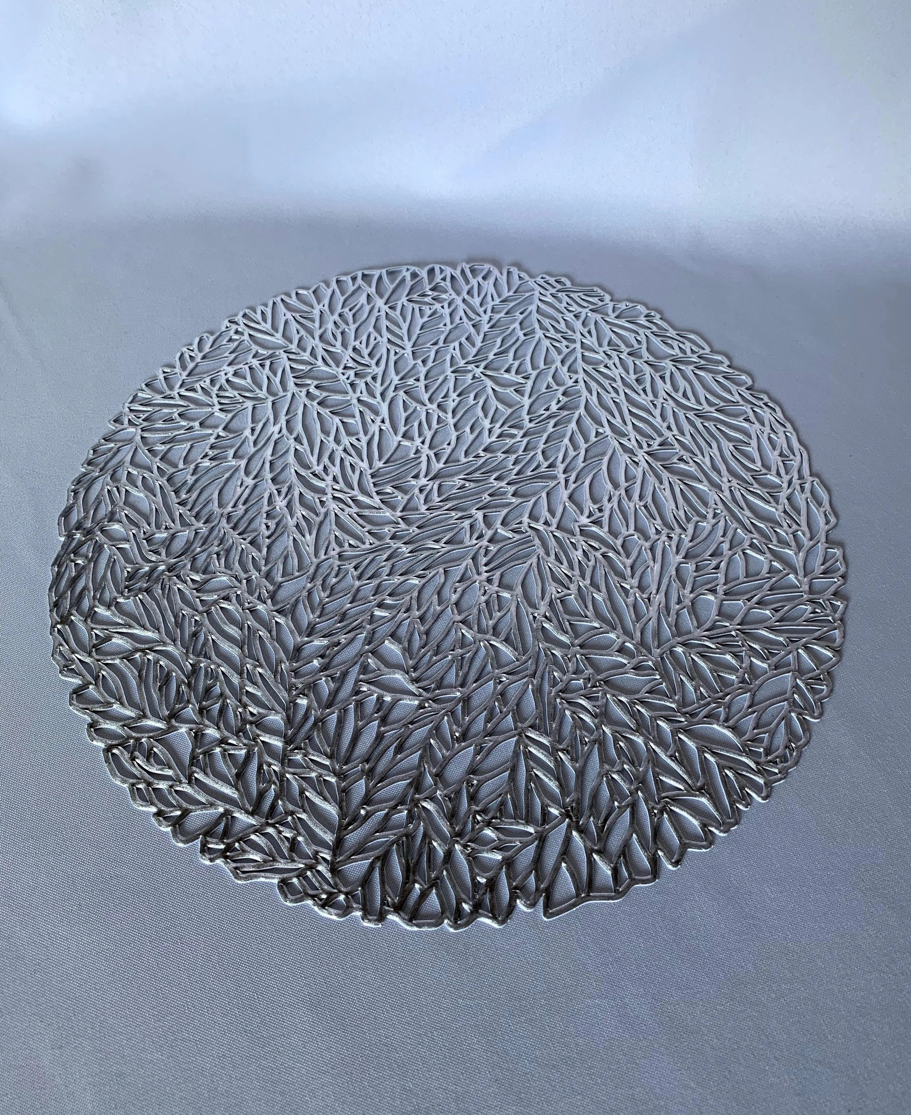 Silver Leaf Round 14" Placemat