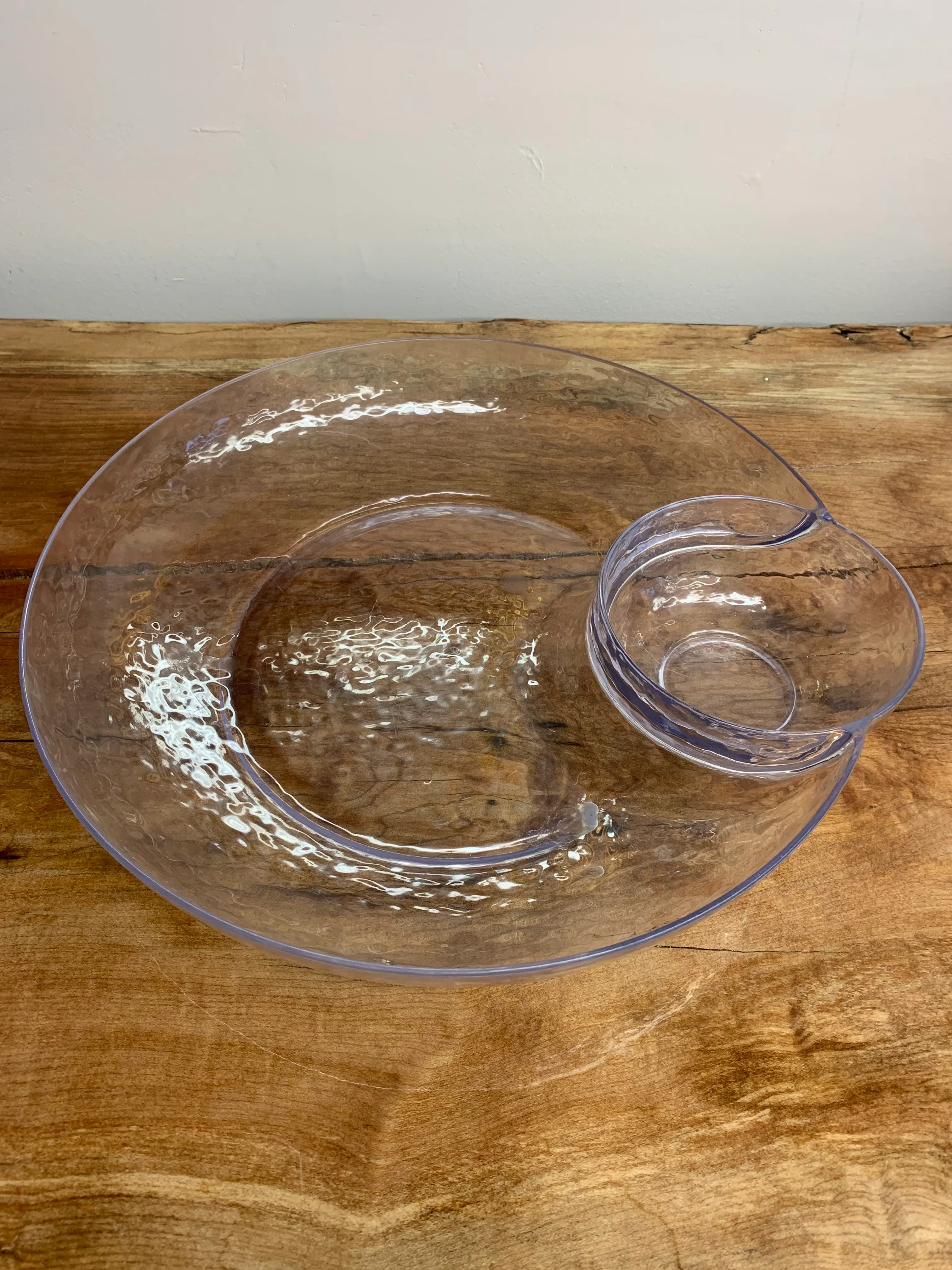 Pebble Plastic Round 14"