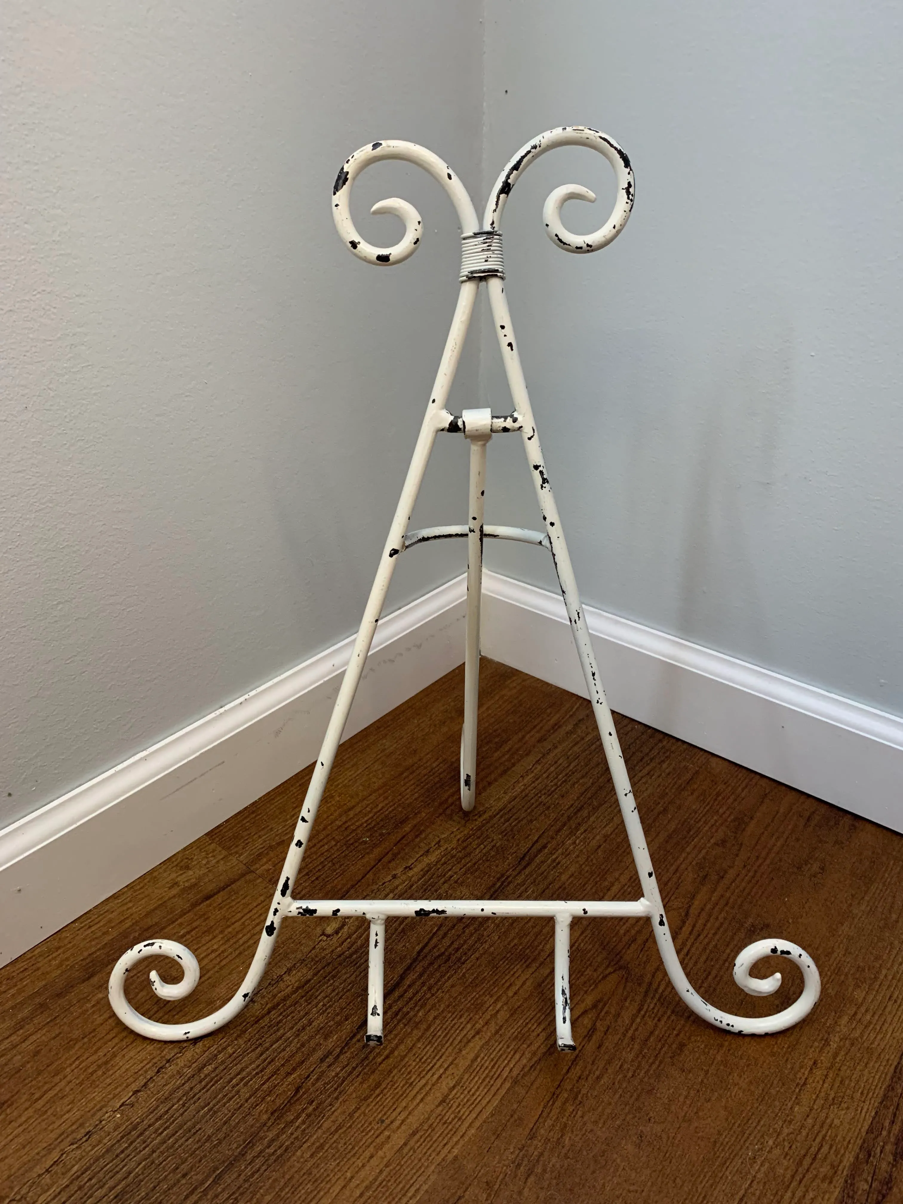 White Tabletop Easel