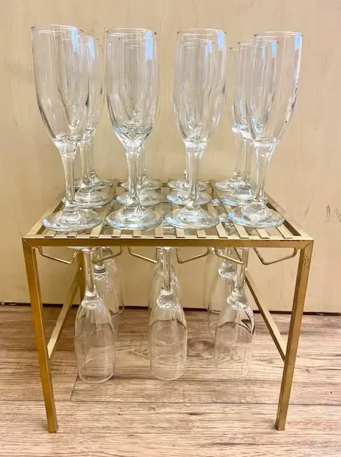 Champagne Station of 20 flutes included