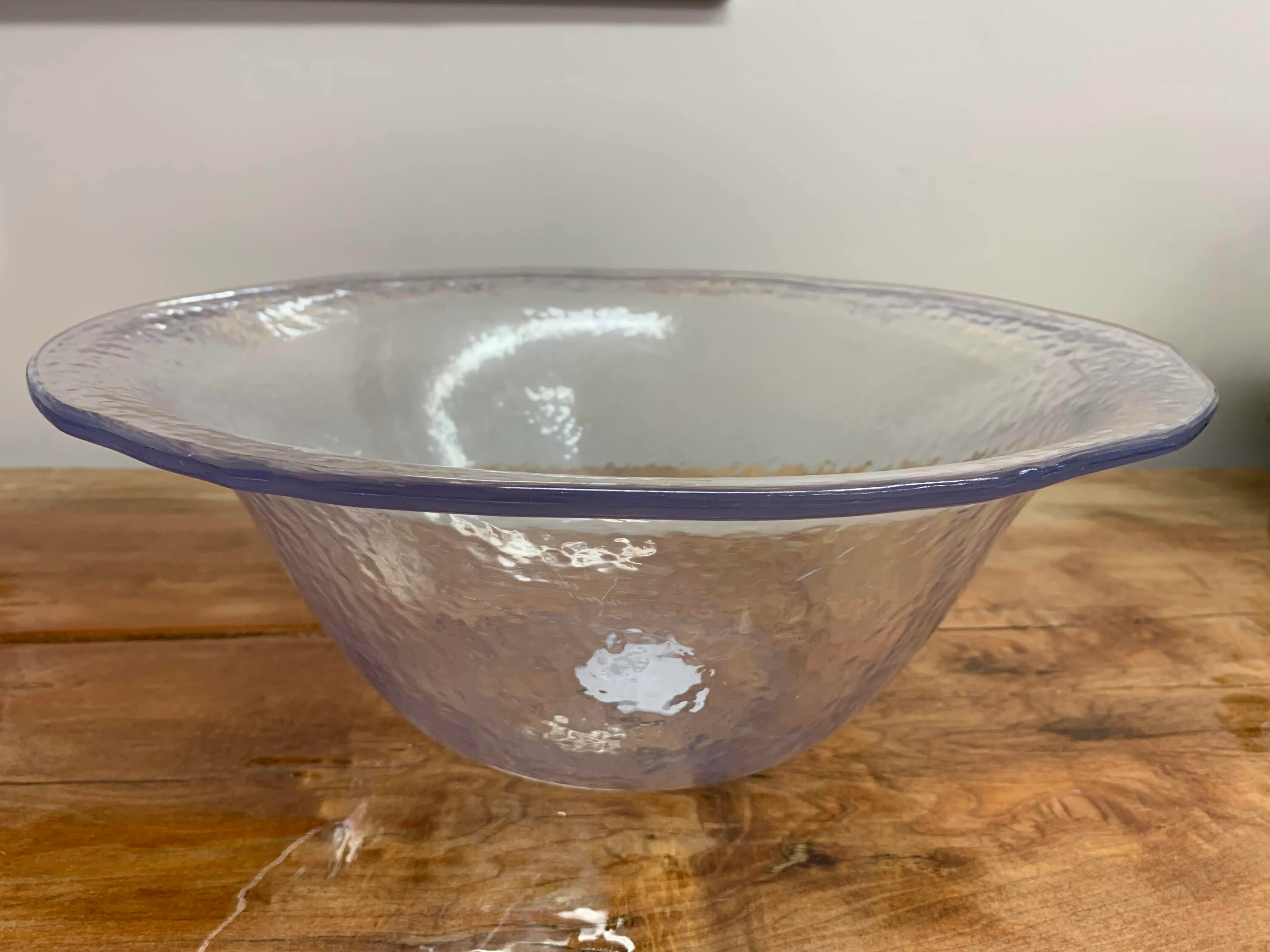 Rimmed Pebble Plastic Round 15"
