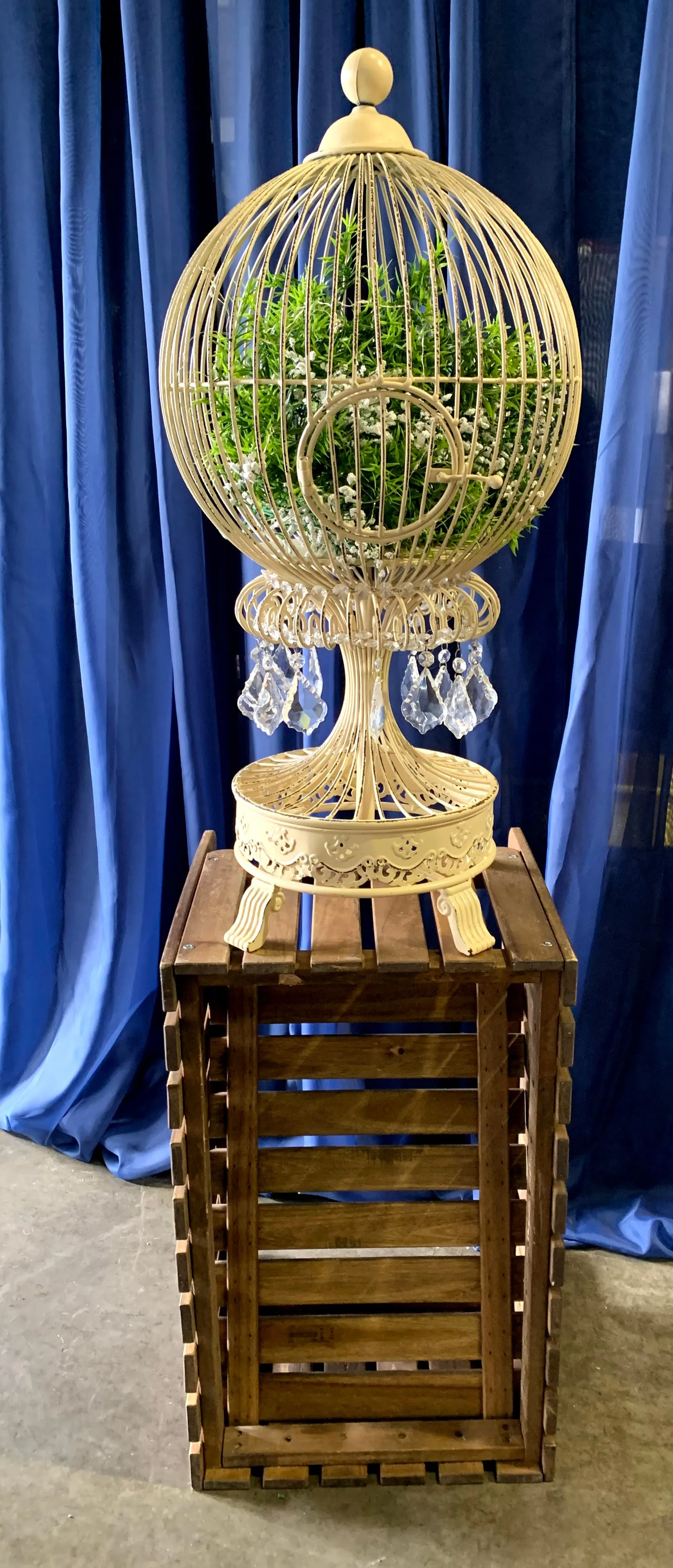 Bird cage with arcylic crystals