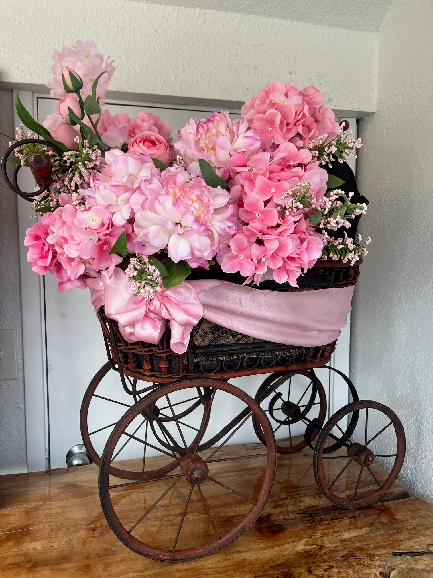 Baby Shower Stroller - with Flowers 