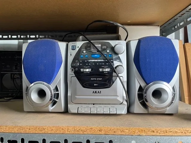 Portable AKAI Stereo