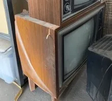 Woodgrain CRT TV with Feet