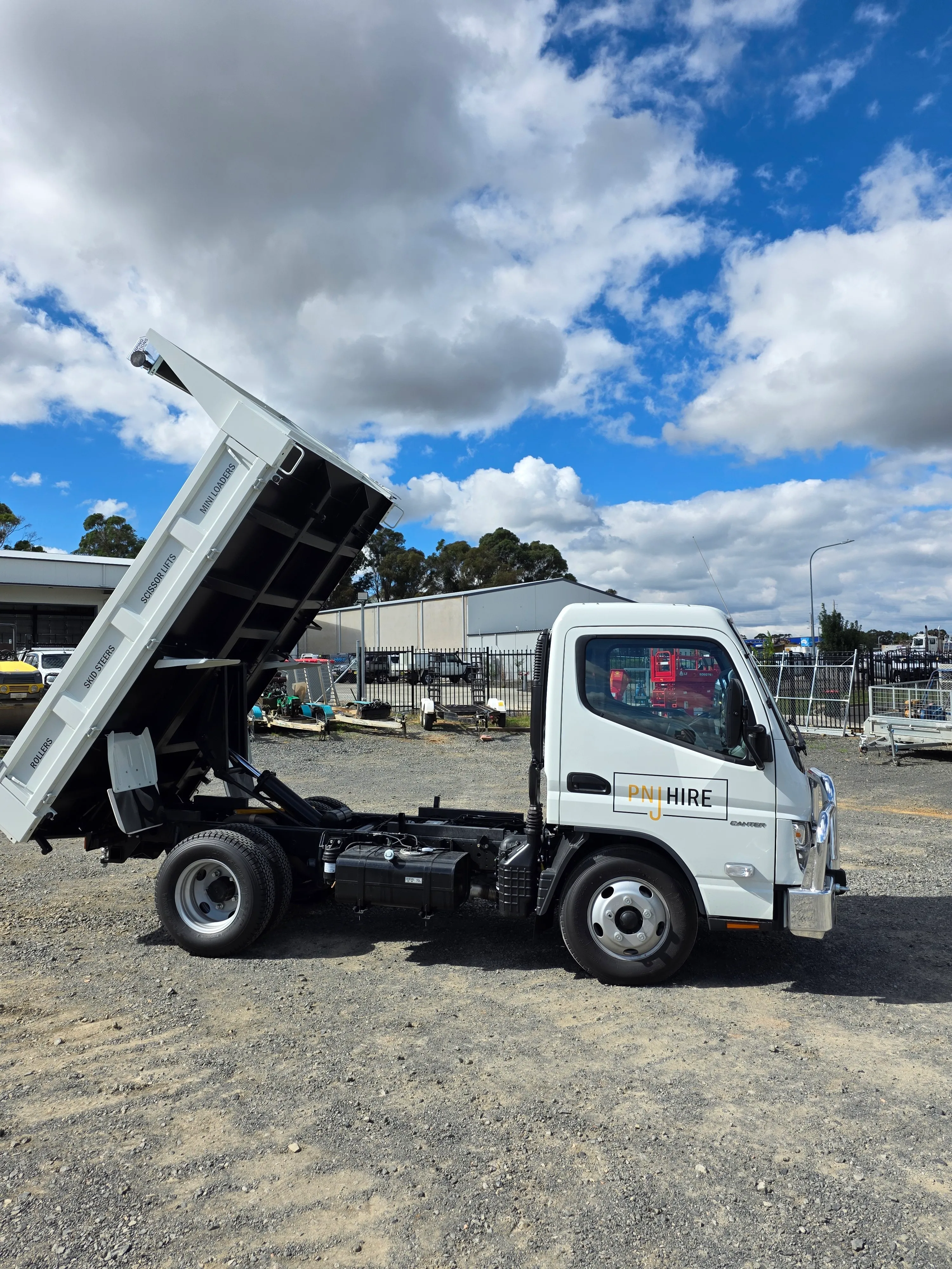 CAR LICENSE TIPPER TRUCK AUTOMATIC - Orange 