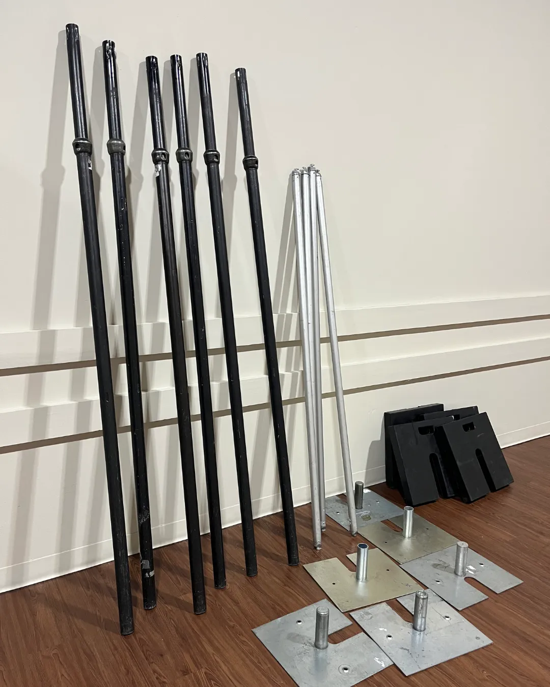 Set of 2 uprights 7' to 12 black adjustable  with 2 plates  one crossbar and 2 weights