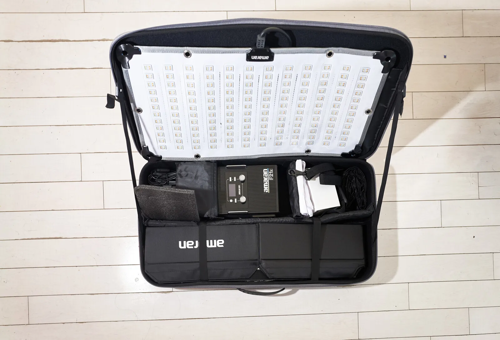 Aputure amaran F21x Bi-Color LED Mat (V-Mount, 2 x 1')