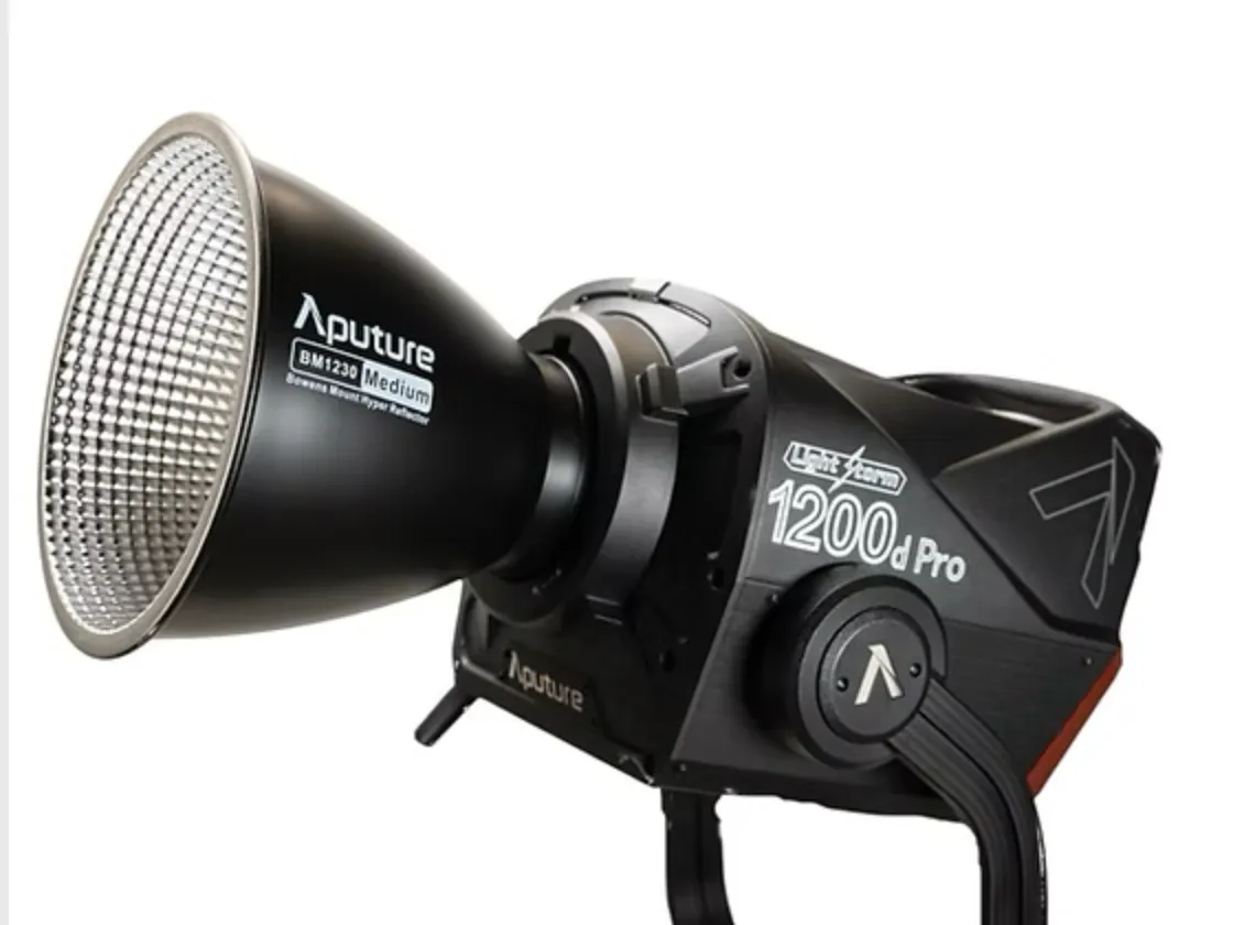 Aputure 1200D Pro + Hyper Reflector Kit | Brooklyn
