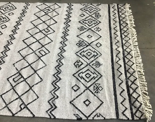 RG 8029 - Rug - Small - Comanche Design Grey & Black with Tassels (160cm x 230cm)