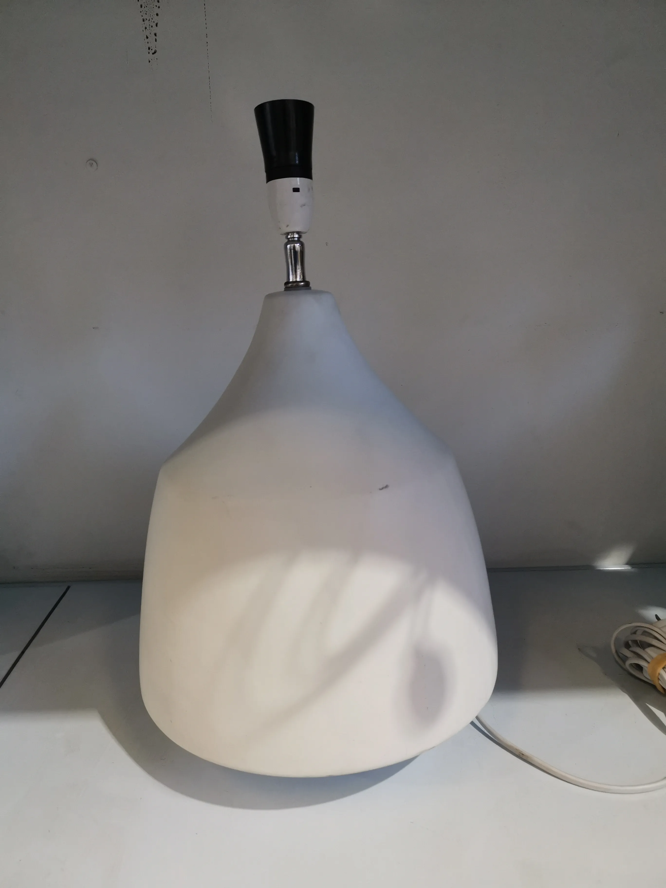 LP 5027 - Table Lamp - White "Sunset Range" White Porcelain Base with White shade