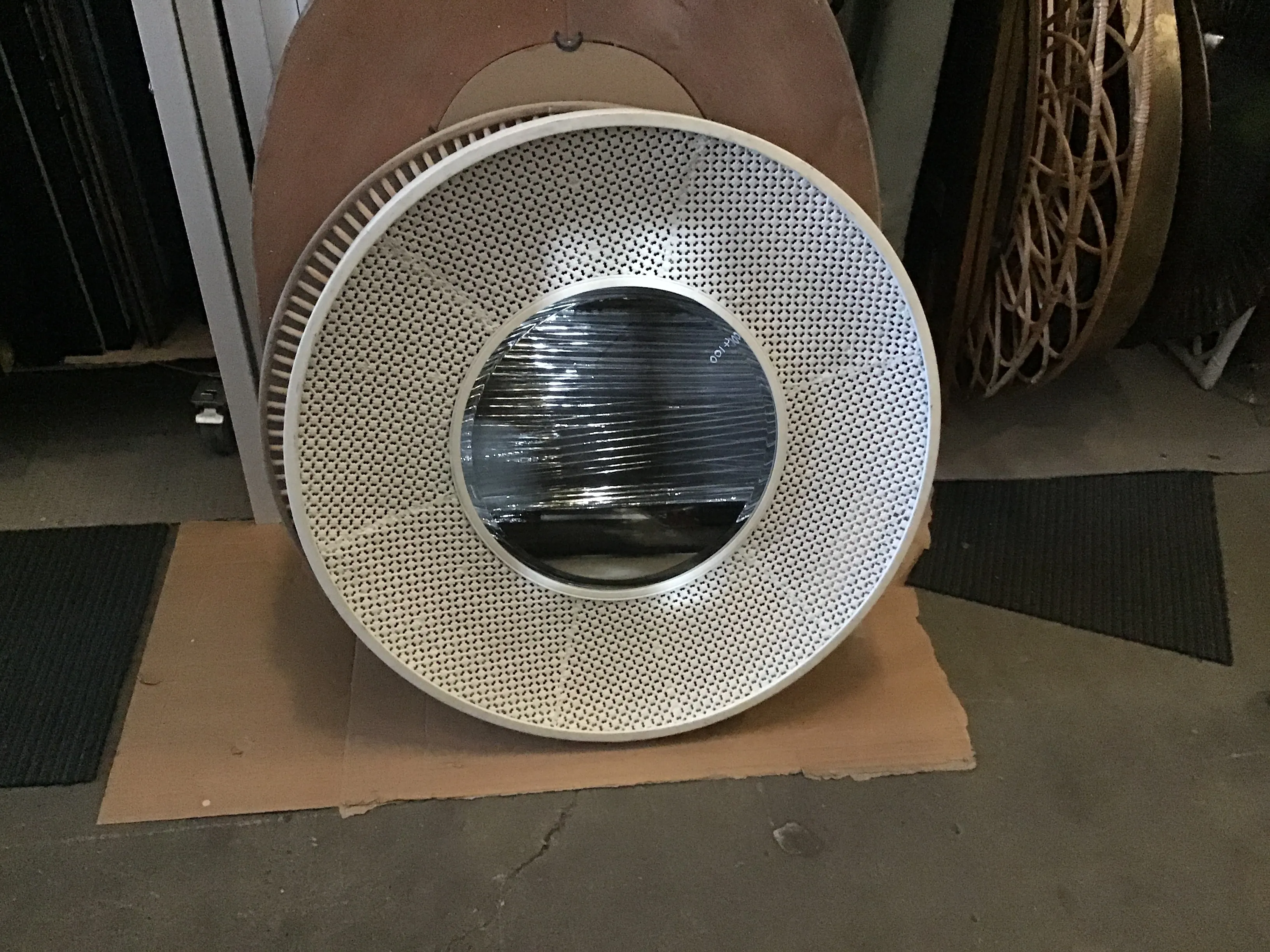 MIR 1966 - Mirror - Round with White Die-cut Concaved Frame
