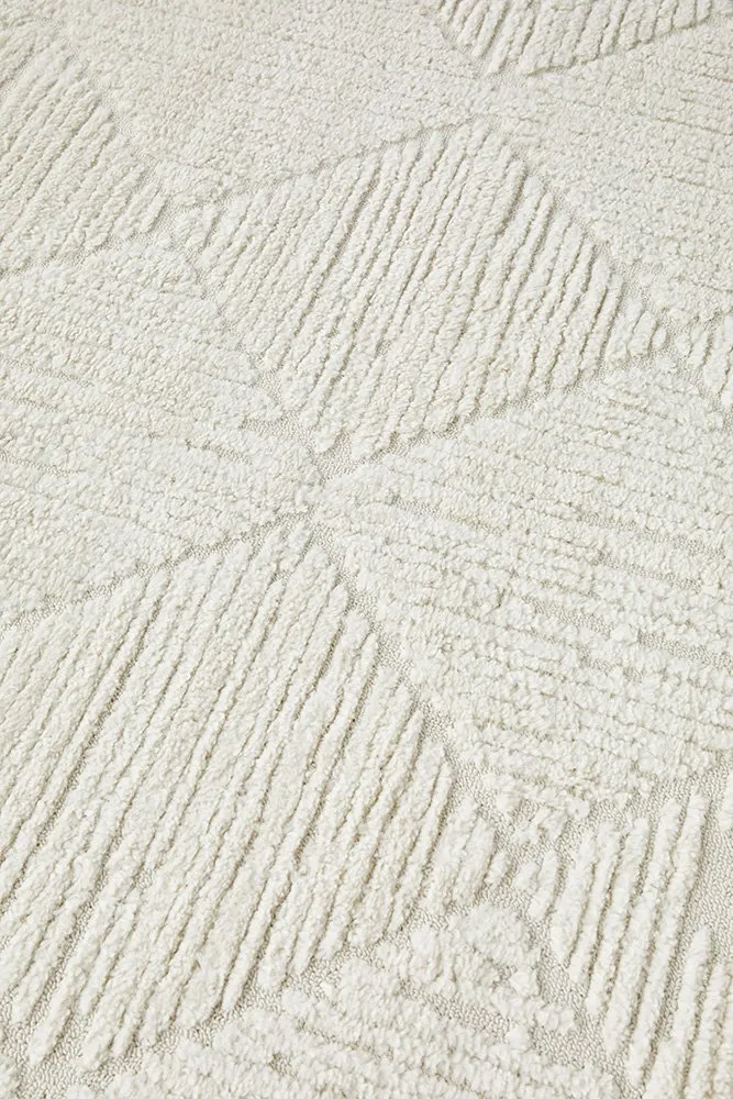RG 0026 - Rug - Small - Shilo White Diamond Chequered Pattern (230cm x 160cm)